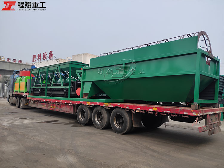 復(fù)合肥生產(chǎn)線、6臺(tái)對(duì)輥擠壓造粒機(jī)發(fā)貨